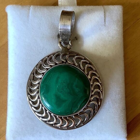 NWOT STERLING SILVER 925 GREEN TURQUOISE ROUND PENDANT - Picture 7 of 10